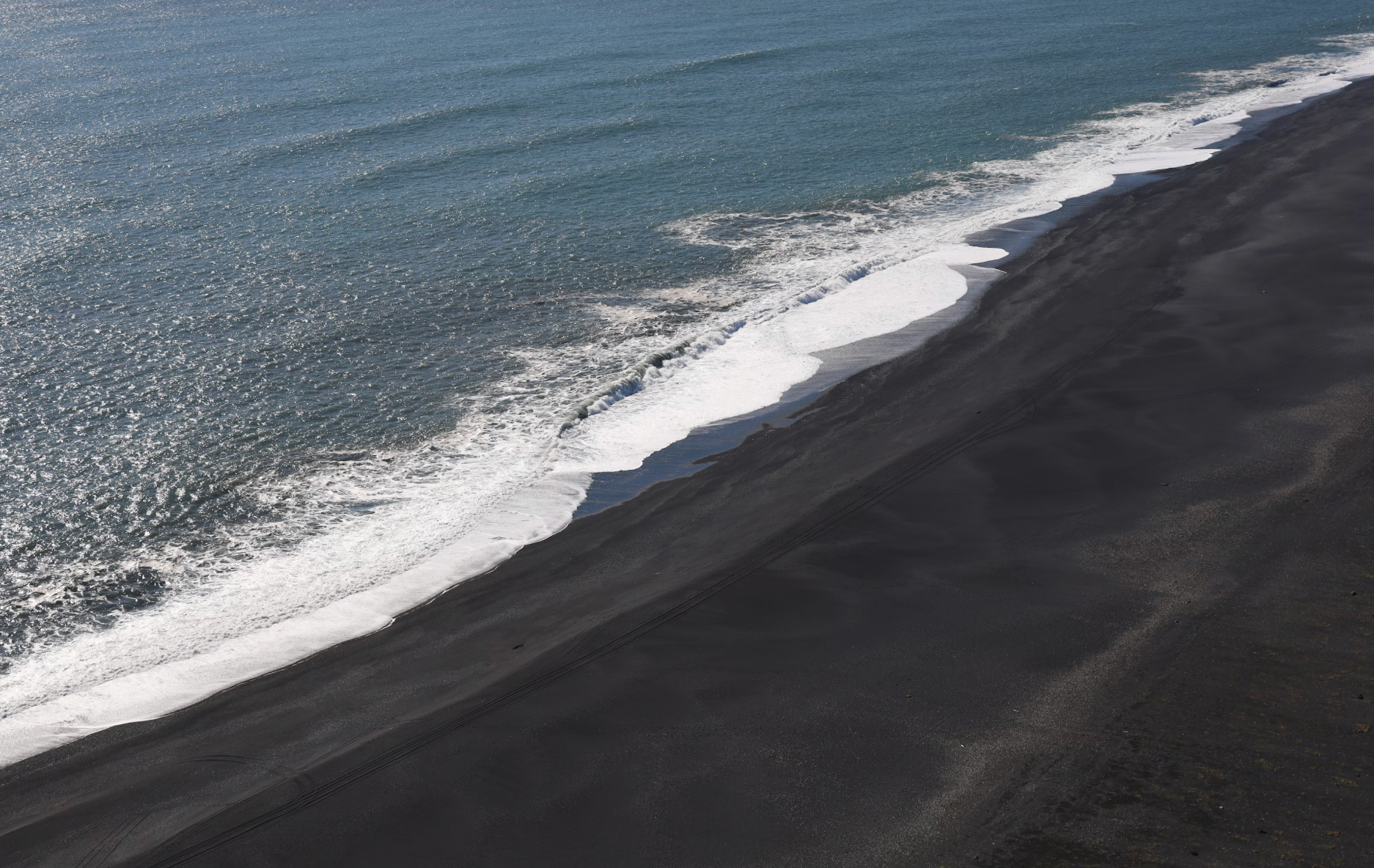 Black Sand Beach1